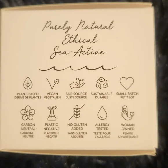 Earth Harbor Azure Regenerative Neck Cream - Picture 3 of 4